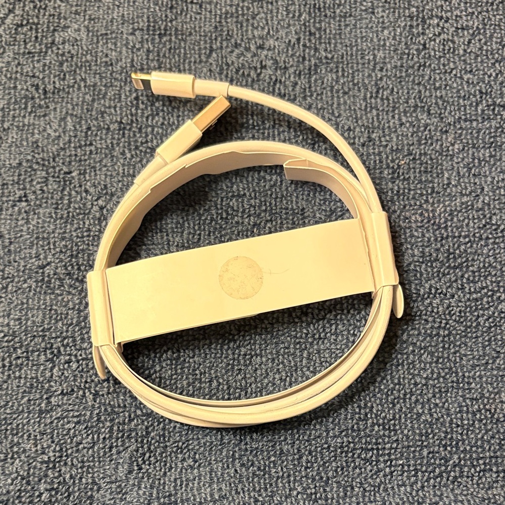 NEW Apple USB to lightening cable